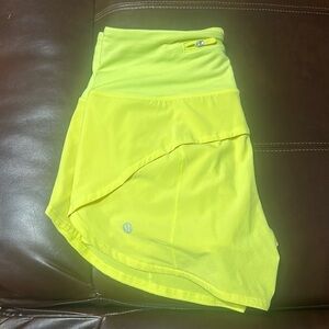 lululemon size 4       4inch high rise